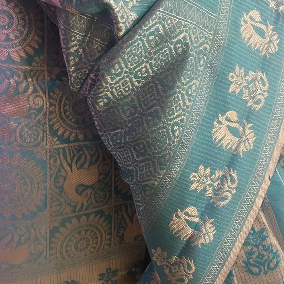 Blue and Silver Deer Motif Saree - Picture 8 of 8